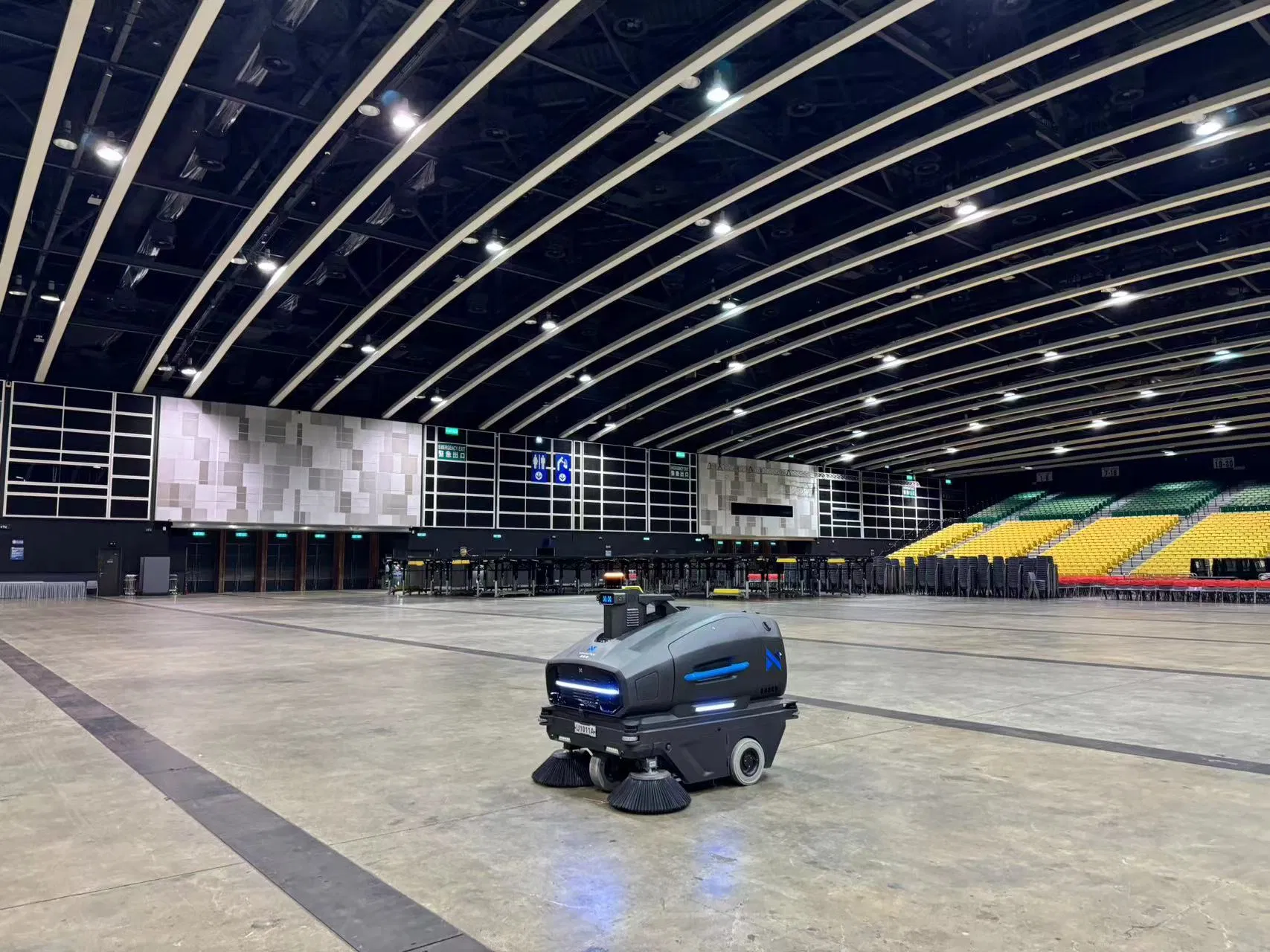 Custom Intelligent Patrol Cleaning Robot Sweeping Floor Robot for Office Building Shopping Mall