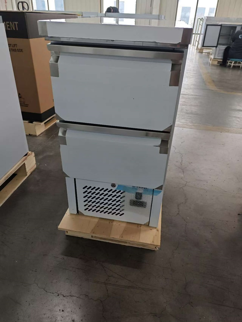 EU Stainless Steel Commercial Kitchen Ventilated Back Bar Counter Cooler with Top Workbench Hc Free Refrigerator Used for Salad/Sandwich/Pizza Display and Stock