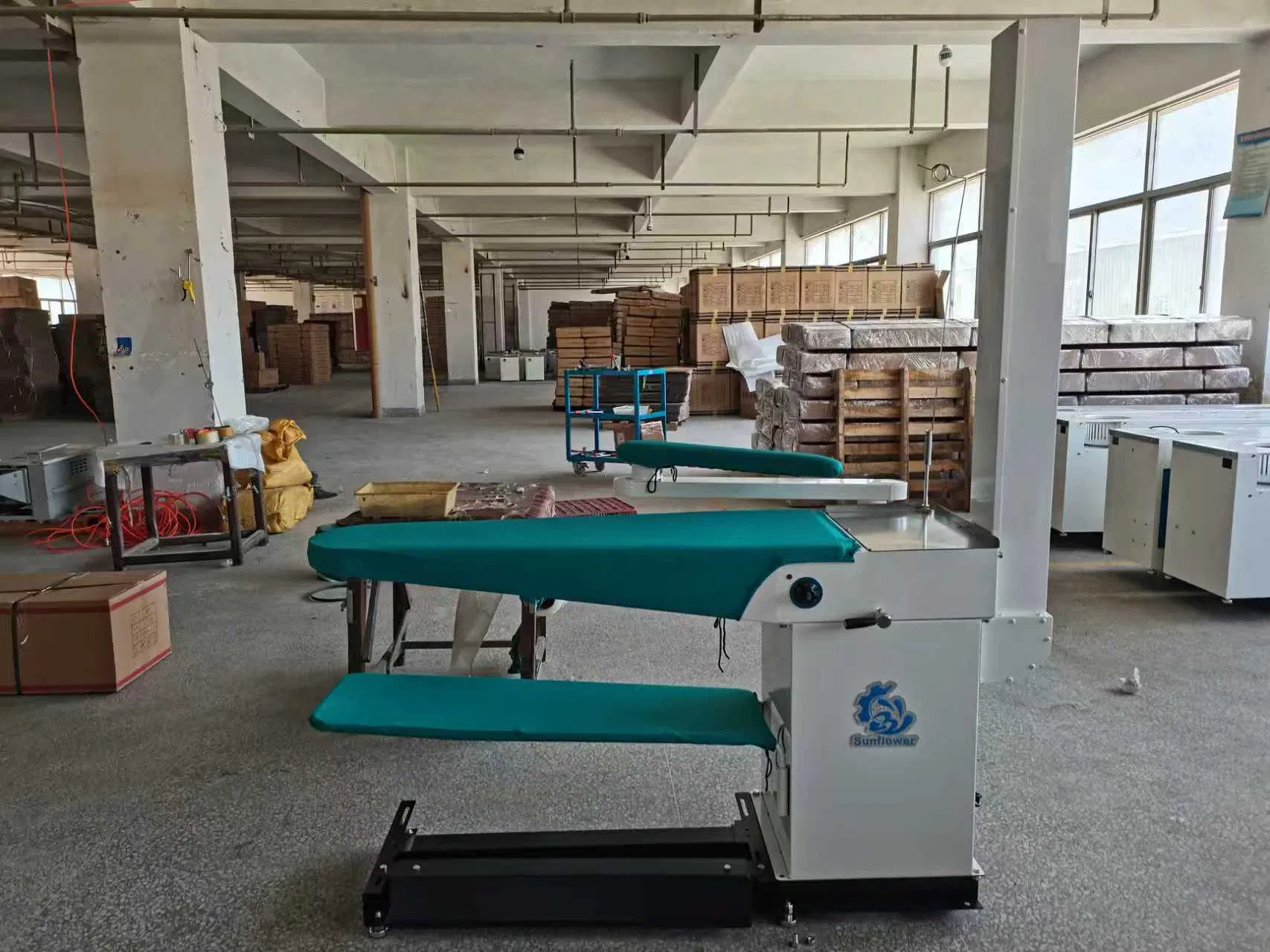 Professional Motorized Steam Extraction Vacuum Ironing Machine for Textile Industry