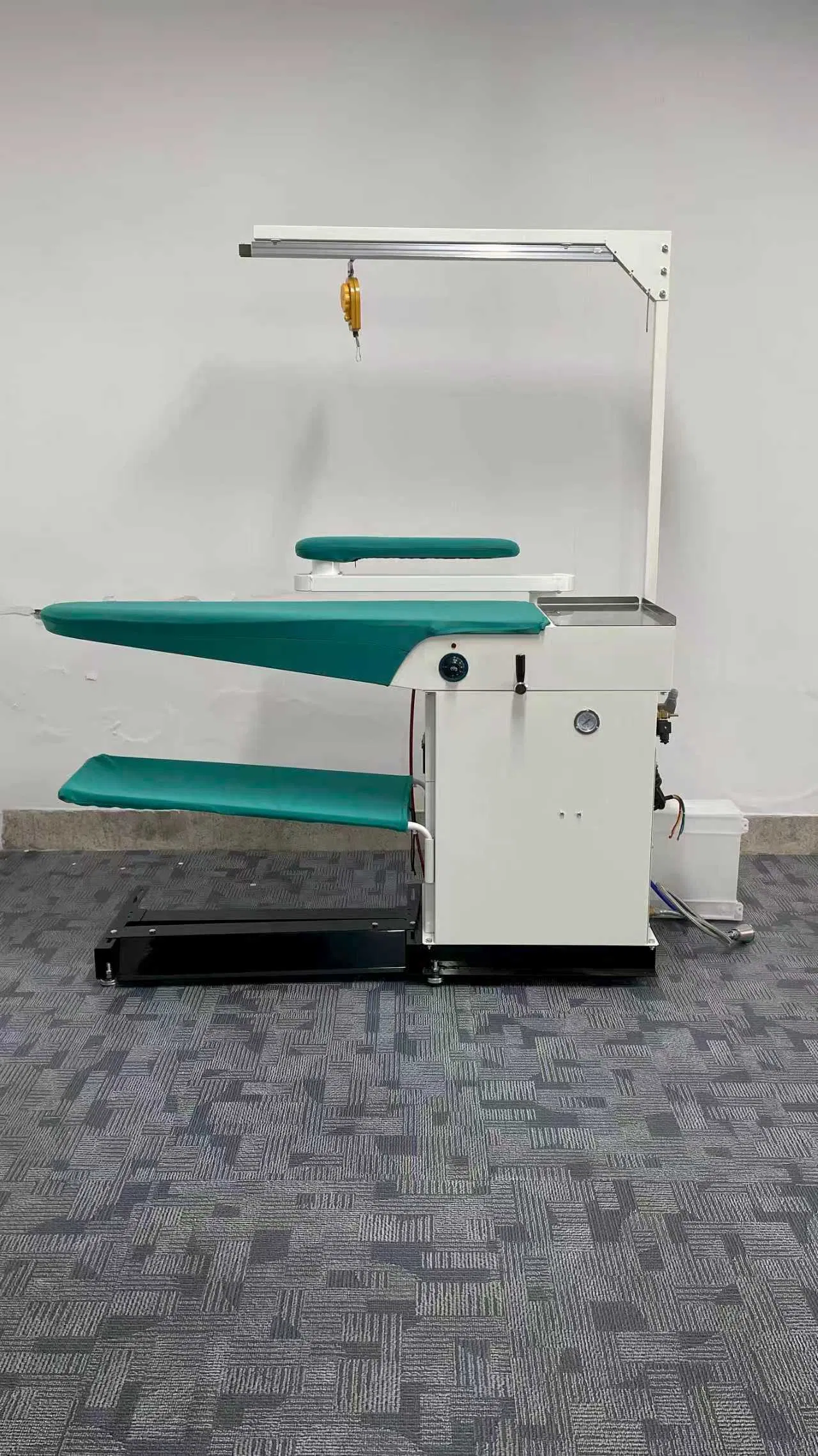 Professional Motorized Steam Extraction Vacuum Ironing Machine for Textile Industry