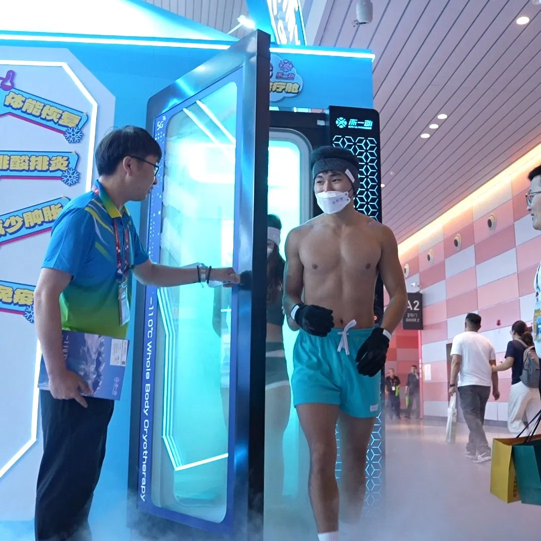 Cryofitness Attractive Bath Cryotherapy -110 Degrees Cryotherapy Chamber