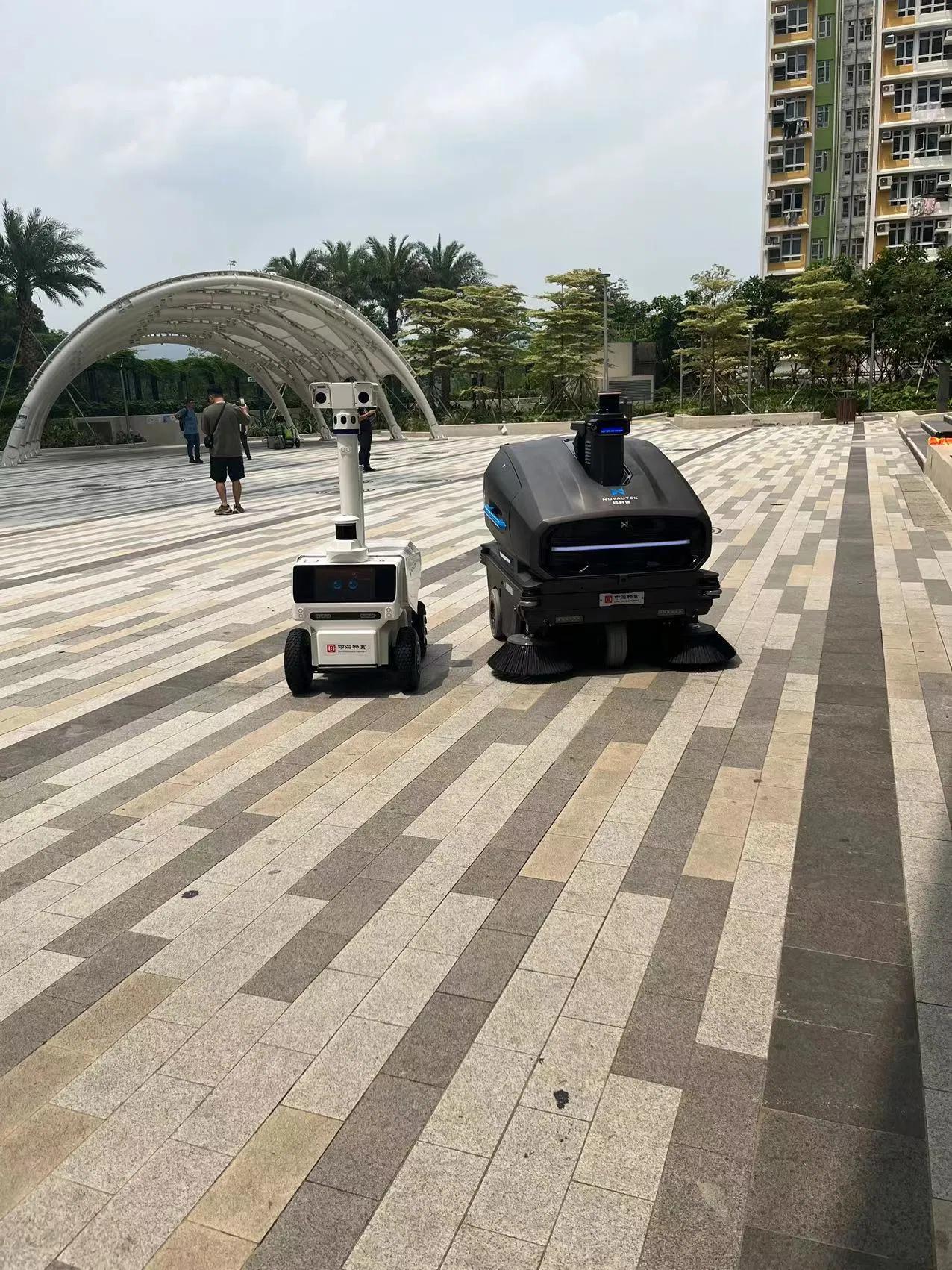Custom Intelligent Patrol Cleaning Robot Sweeping Floor Robot for Office Building Shopping Mall
