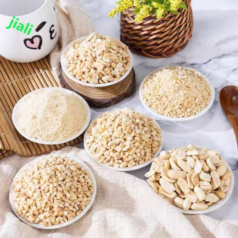 صلصة غمس الفول السوداني الحارة الأصلية مع مكونات فتات الفول السوداني المخبوزة التجارية