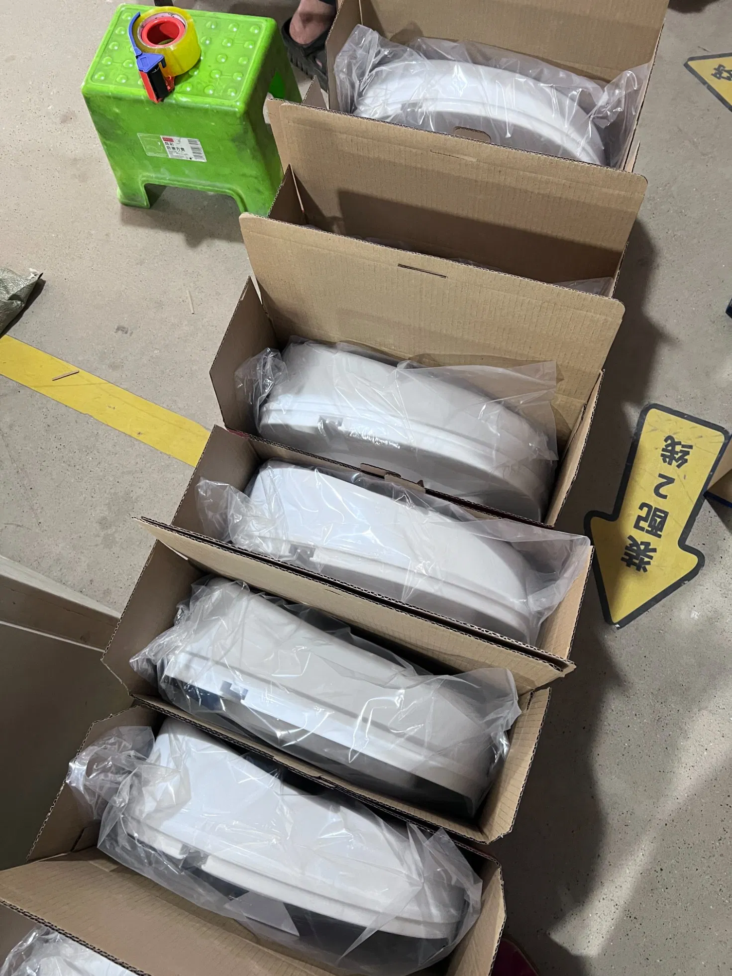 EU Type Raised Toilet Seat with Cover (Height: 2"/4"/6")