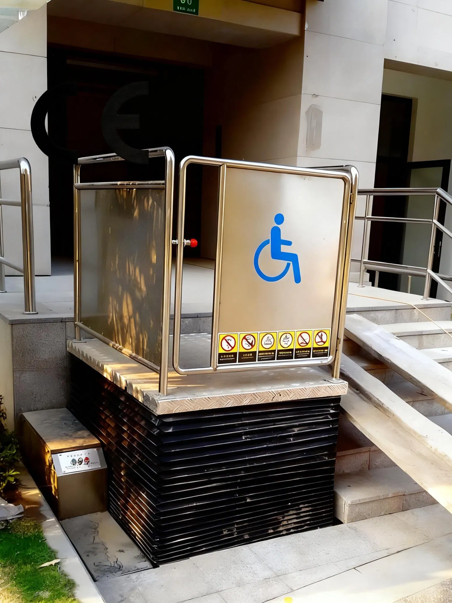 Multifunctional Accessible Lift for Stair with Versatile Usage ISO Certified