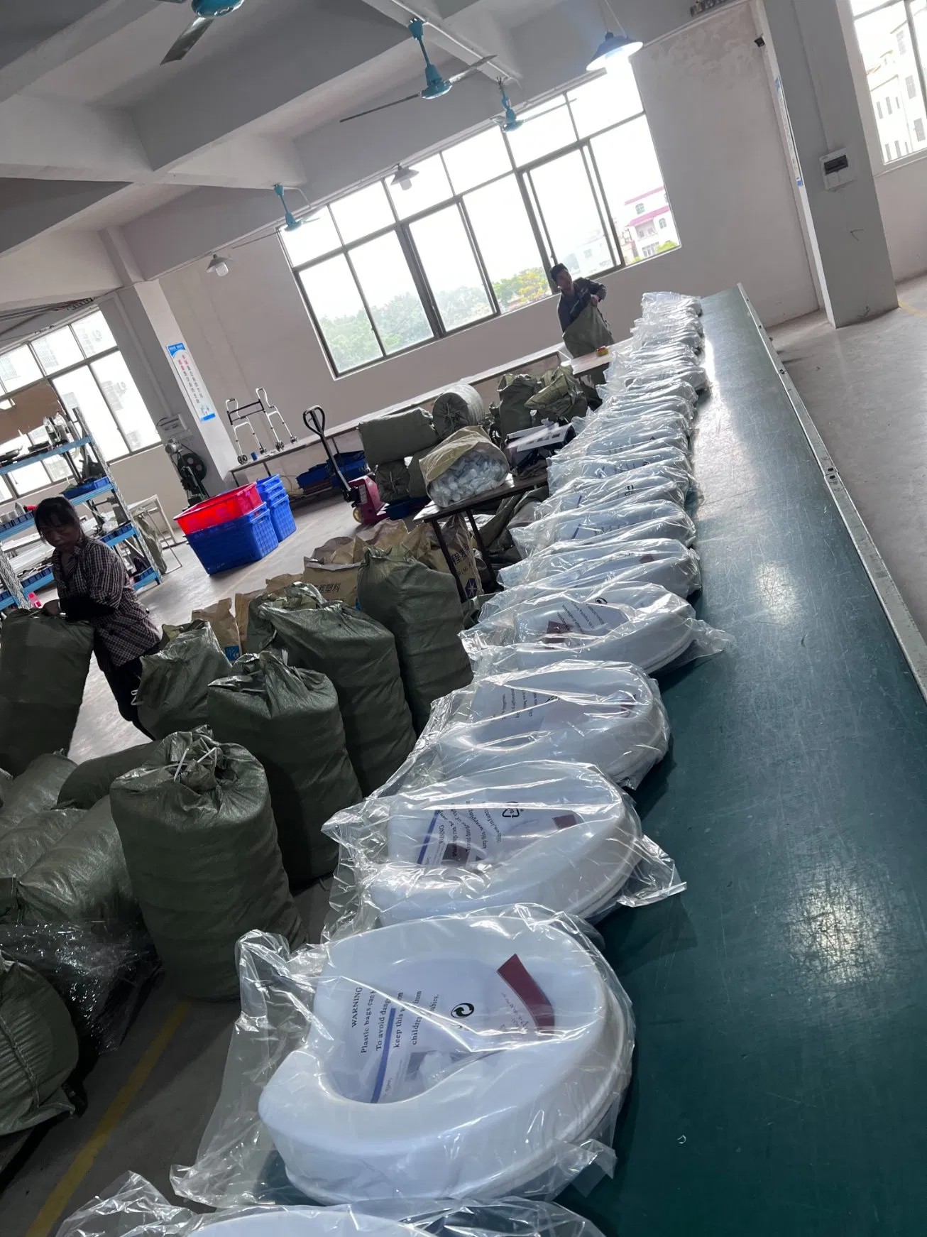 EU Type Raised Toilet Seat with Cover (Height: 2"/4"/6")