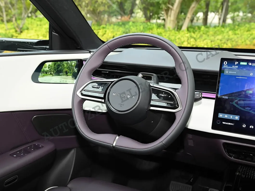 Mazda Ez-60 Detalles Volante