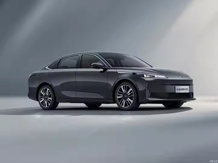 Changan Qiyuan Origen A05 Vehículo Eléctrico Híbrido Enchufable 1.5L Sedán de Nueva Energía Coche EV Estructura de Carrocería Hatchback de Dirección Izquierda