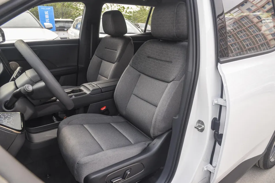 Detalle Interior Toyota Bz3X