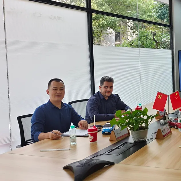 Rendimiento Potente Conectividad Xiao Mi Yu7 Auto Eléctrico para Conducción Urbana