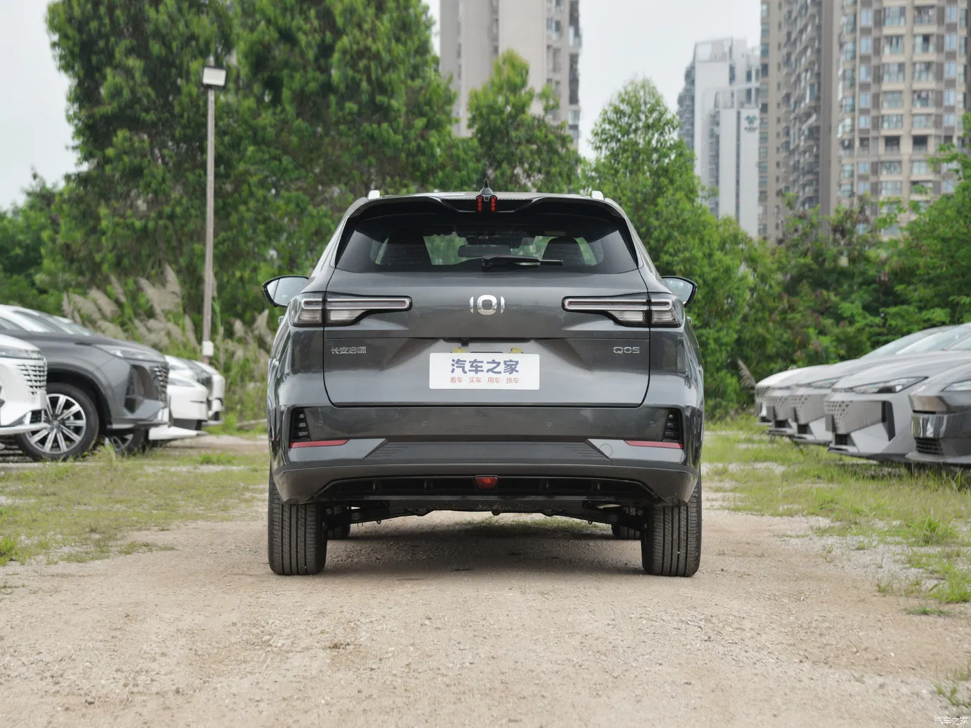 SUV compacto híbrido enchufable Changan Qiyuan Q05 - Coche eléctrico mini para un transporte eficiente en China