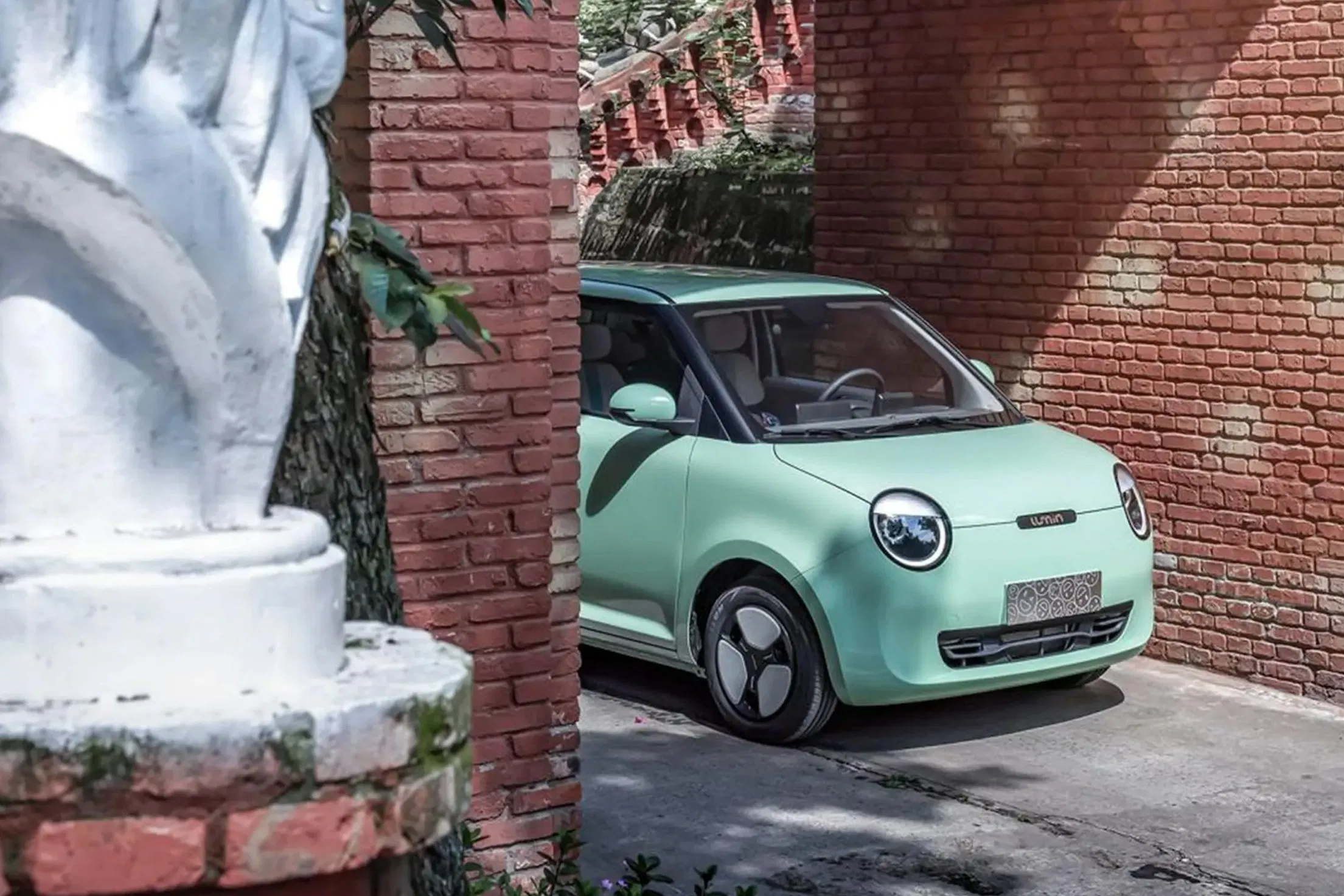 Coche eléctrico compacto de baja velocidad Changan Lumin vehículo de movilidad urbana vehículo eléctrico mini de energía de China SUV barato batería auto coche con estación de carga
