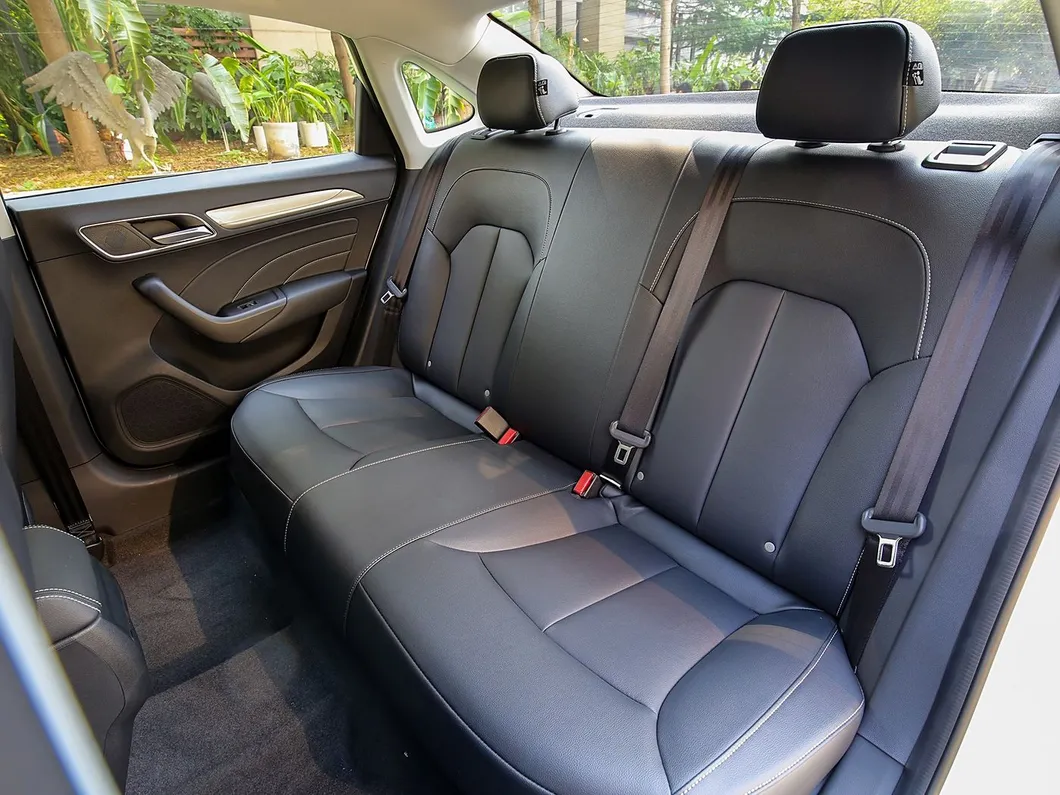 Coche interior 4