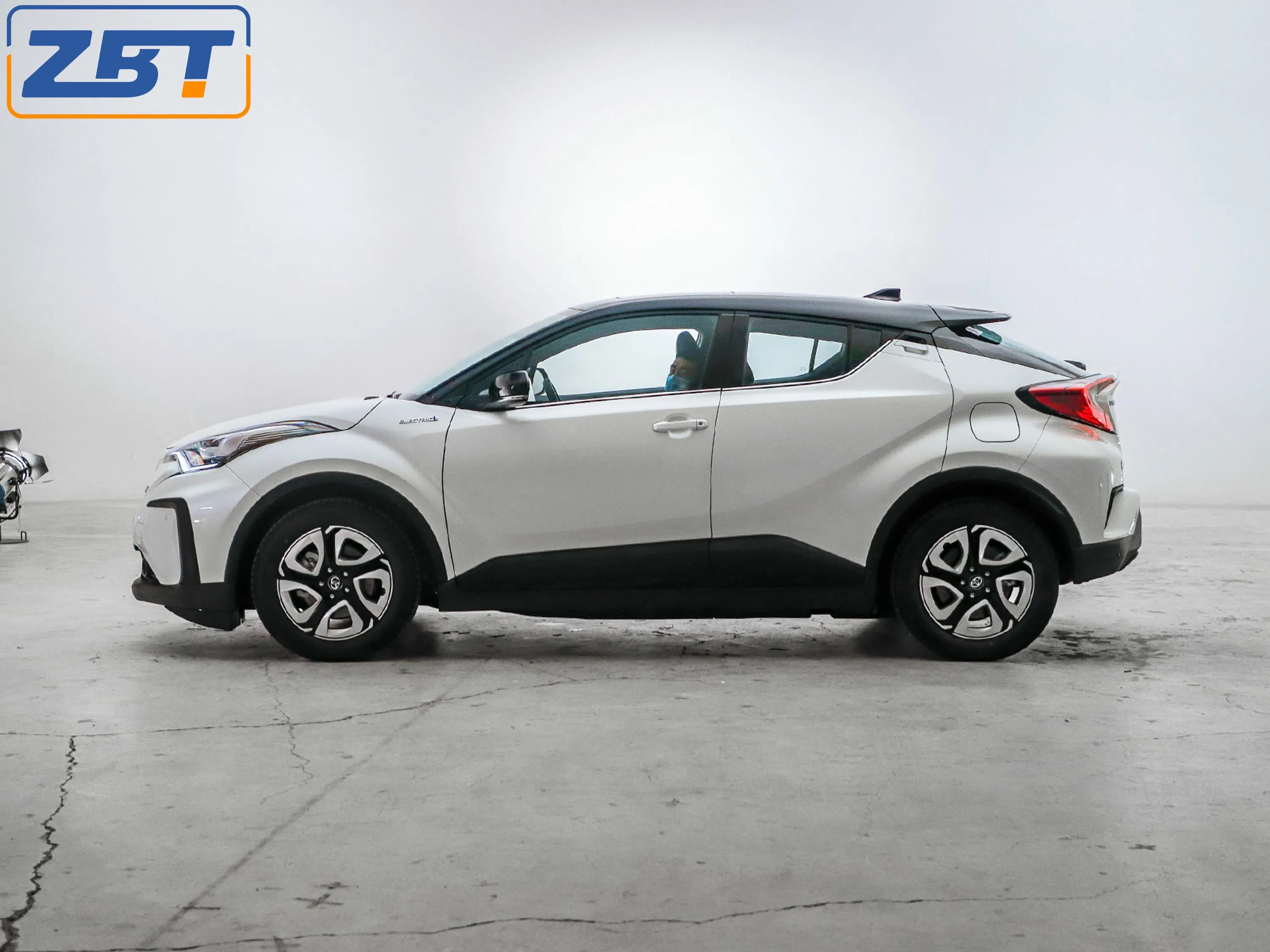 Venta Caliente Izoa EV Coches Alta Velocidad 4X2 2WD Fwd SUV Mediano Super Largo Alcance Nedc Coches Eléctricos Taxi con Pantalla LCD Grande