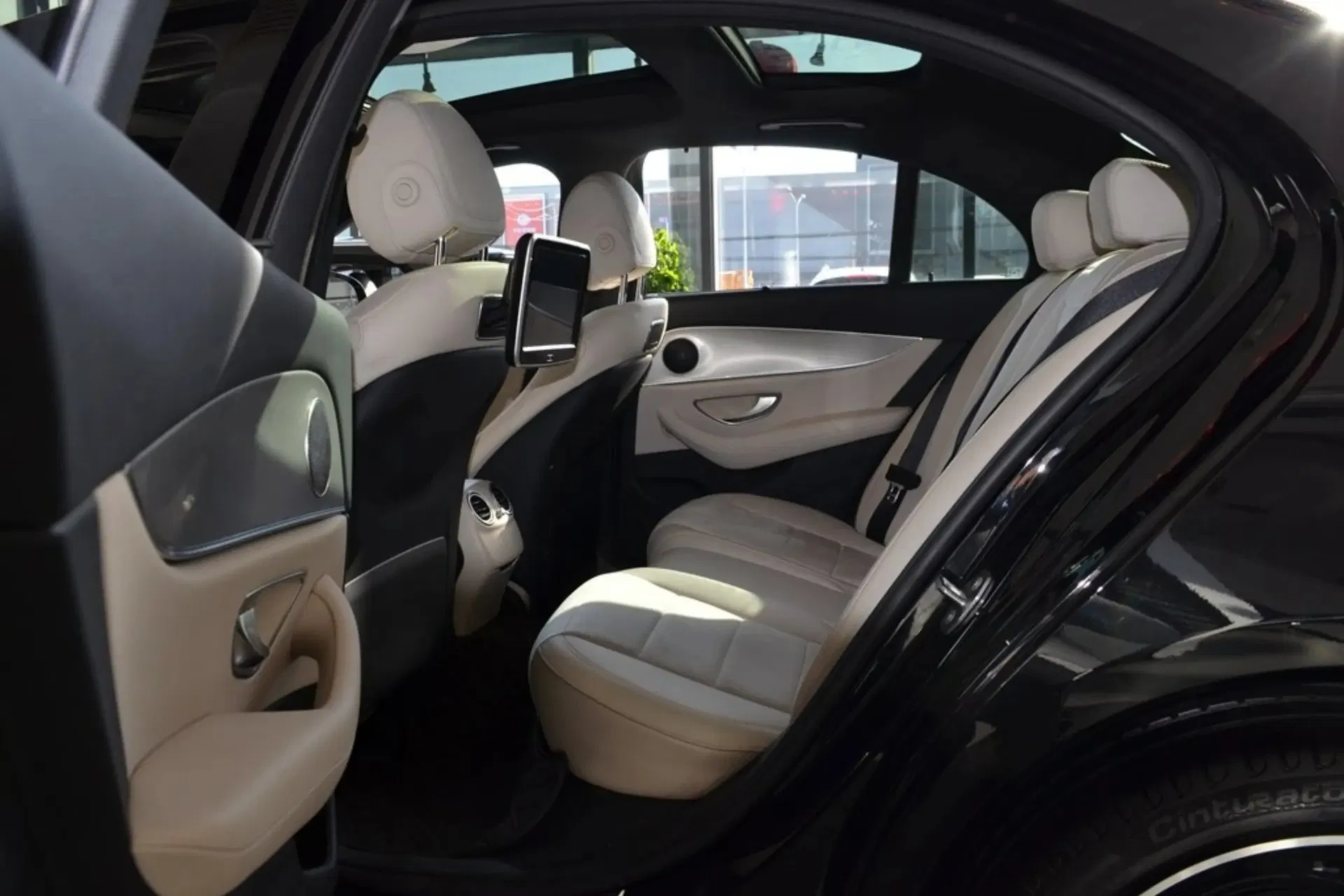 Mercedes Benz E-Class usado 2018 Negro Polar E300 Edición Deportiva Rueda