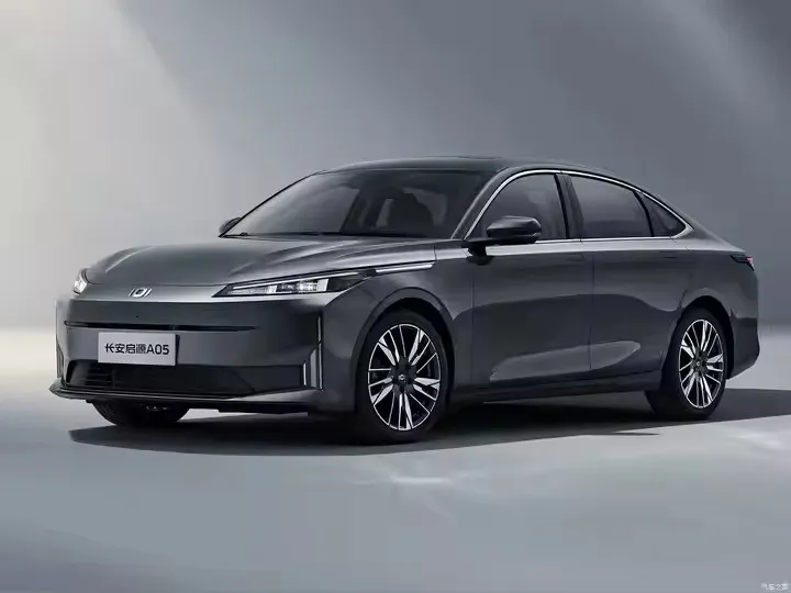Changan Qiyuan Origen A05 Vehículo Eléctrico Híbrido Enchufable 1.5L Sedán de Nueva Energía Coche EV Estructura de Carrocería Hatchback de Dirección Izquierda