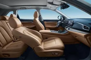 SUV híbrido interior