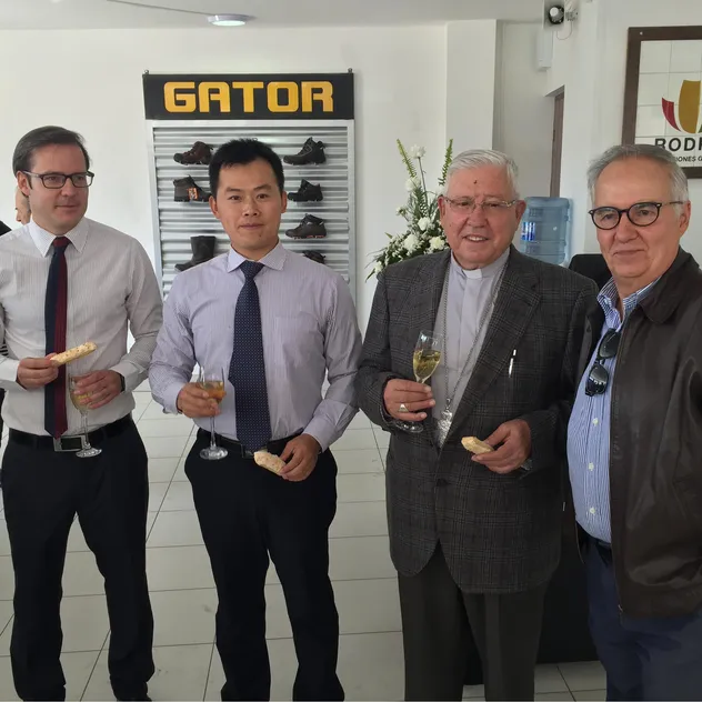 En el anuncio 3.0 SUV eléctrico puro chino de conducción inteligente vehículo automóvil