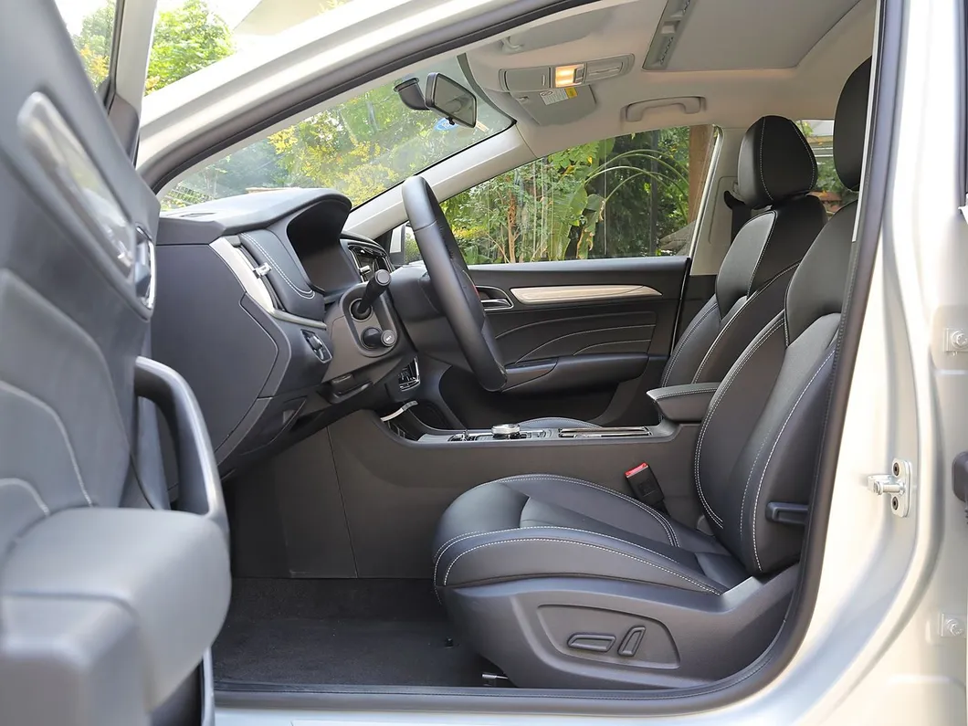 Coche interior 6