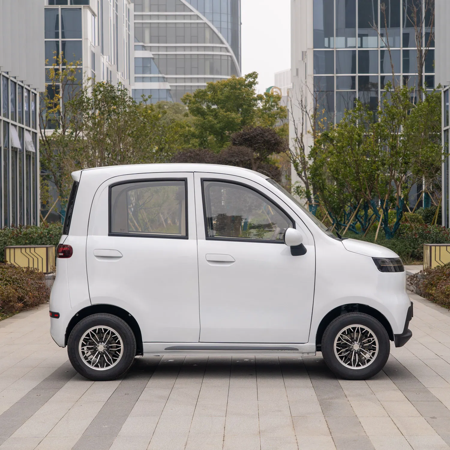 Coche eléctrico mini de alto rendimiento y asequible para la vida urbana