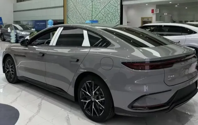 2025 Venta Caliente Byd Han Sedán Eléctrico EV Dm-I Nuevo Byd Han 2026 Bydlujo de Largo Alcance EV Fábrica China Venta al por Mayor Vehículo de Nueva Energía Con Volante a la Izquierda
