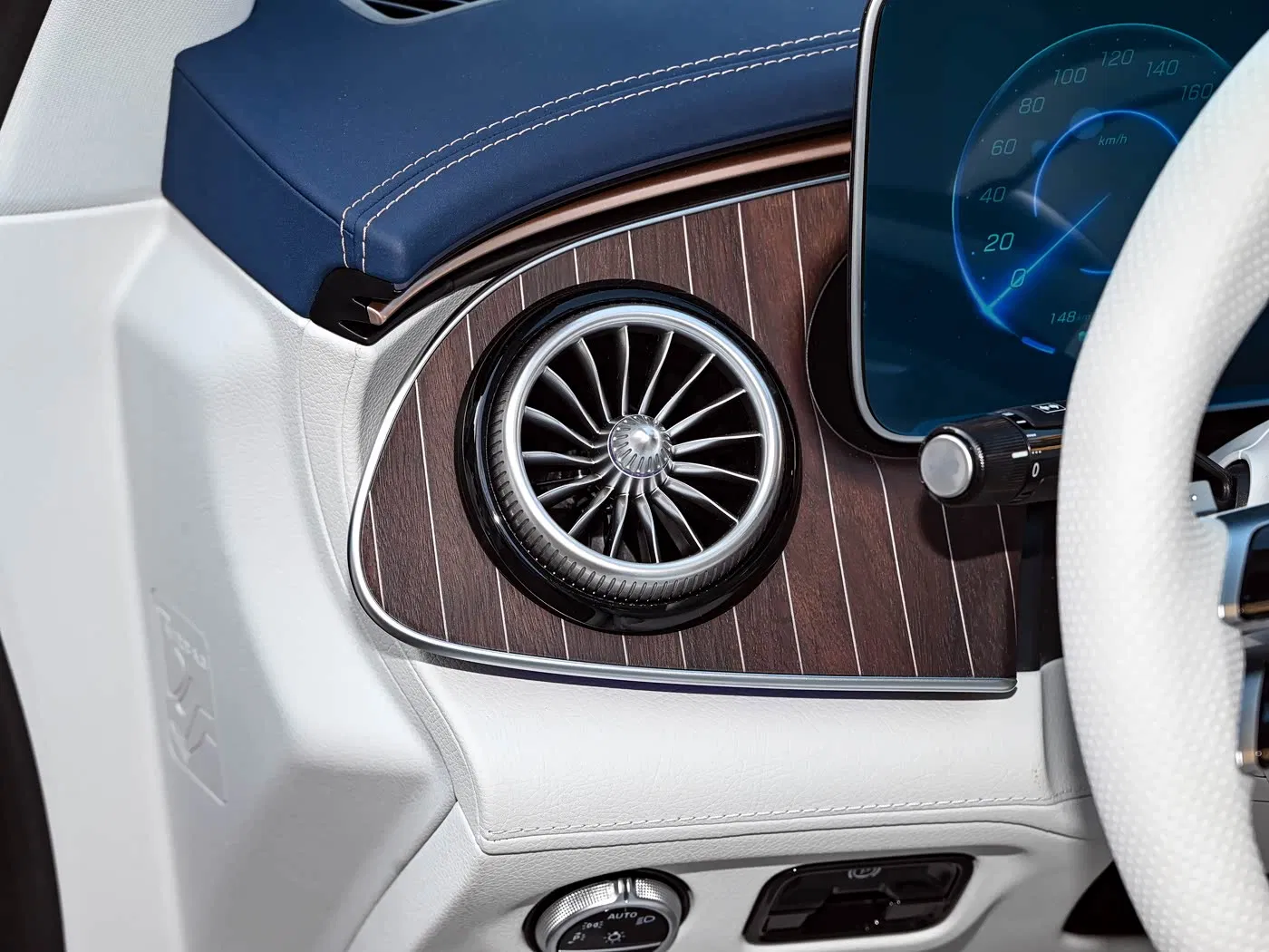 609km Precio de fábrica práctico vehículo eléctrico usado Mercedes Benz Eqe para flota
