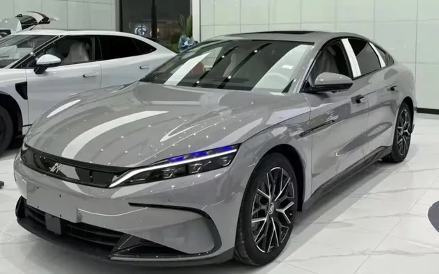 2025 Venta Caliente Byd Han Sedán Eléctrico EV Dm-I Nuevo Byd Han 2026 Bydlujo de Largo Alcance EV Fábrica China Venta al por Mayor Vehículo de Nueva Energía Con Volante a la Izquierda