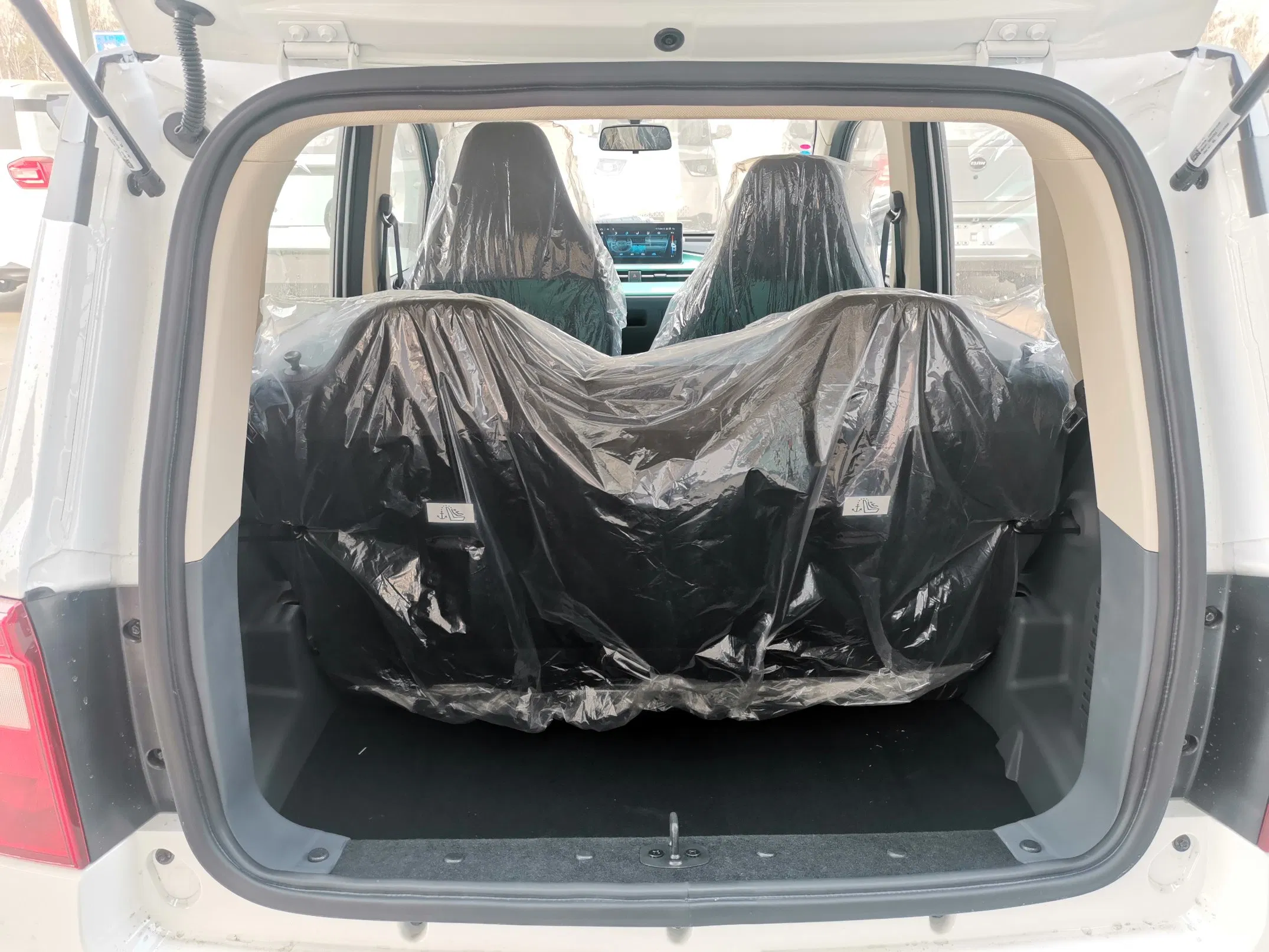 Nuevo Vehículo de Pasajeros de Energía Renovable Modelo Sedán 4 Coche Eléctrico de Alta Velocidad