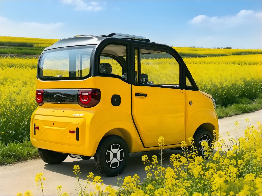 Vehículo eléctrico de cuatro ruedas completamente cerrado y de baja velocidad para uso tanto de pasajeros como de carga, también conocido como scooter de movilidad para personas mayores