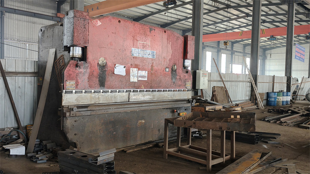 Proceso de producción y control de calidad en las instalaciones de fabricación de iPower Cars