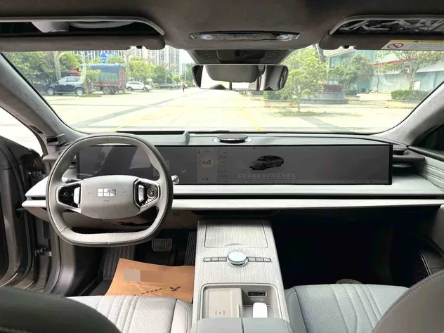Programa de Comercio Transfronterizo Apoyado por Automóviles: Geely Galaxy E8 Coche Usado Probado Smart Conectado EV con Chip Qualcomm 8295 Sistema de Cabina Inteligente
