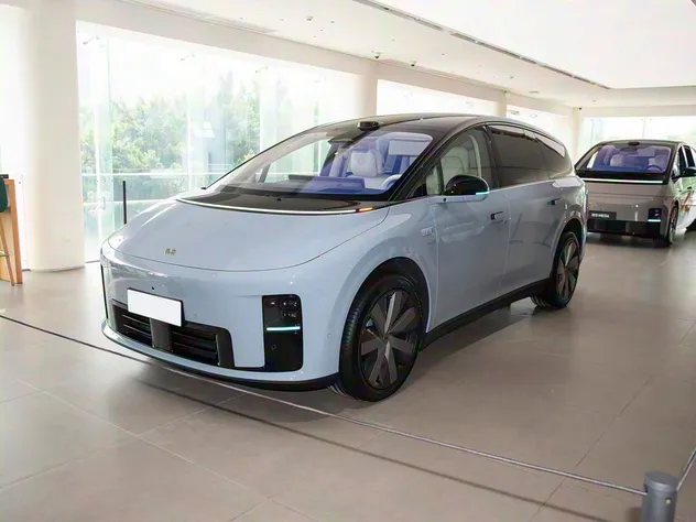 Coche inteligente insignia Lixiang I8 con conducción autónoma y cabina inteligente