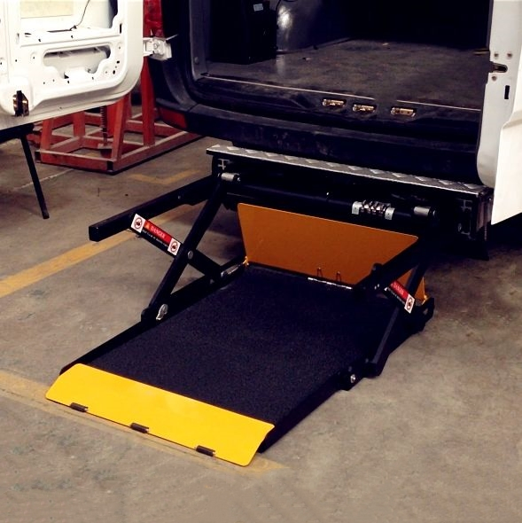Elevador de silla de ruedas eléctrico certificado CE para ayudar a los pasajeros a subir al vehículo
