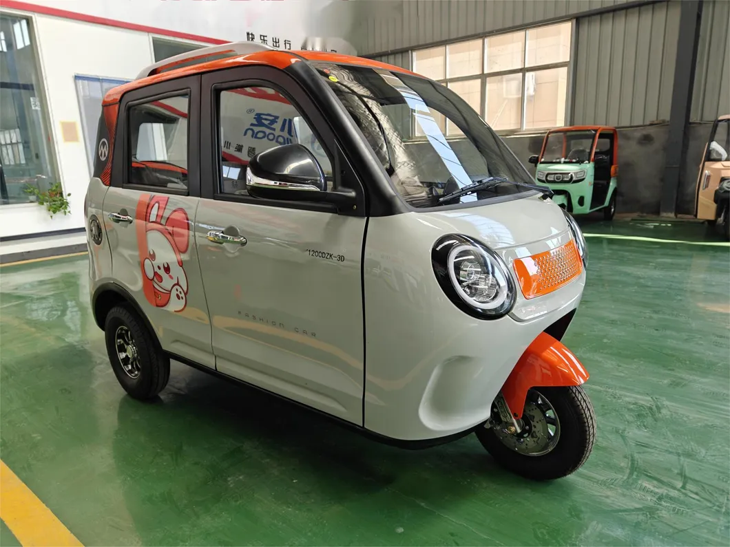 Interior y detalles del vehículo eléctrico de tres ruedas
