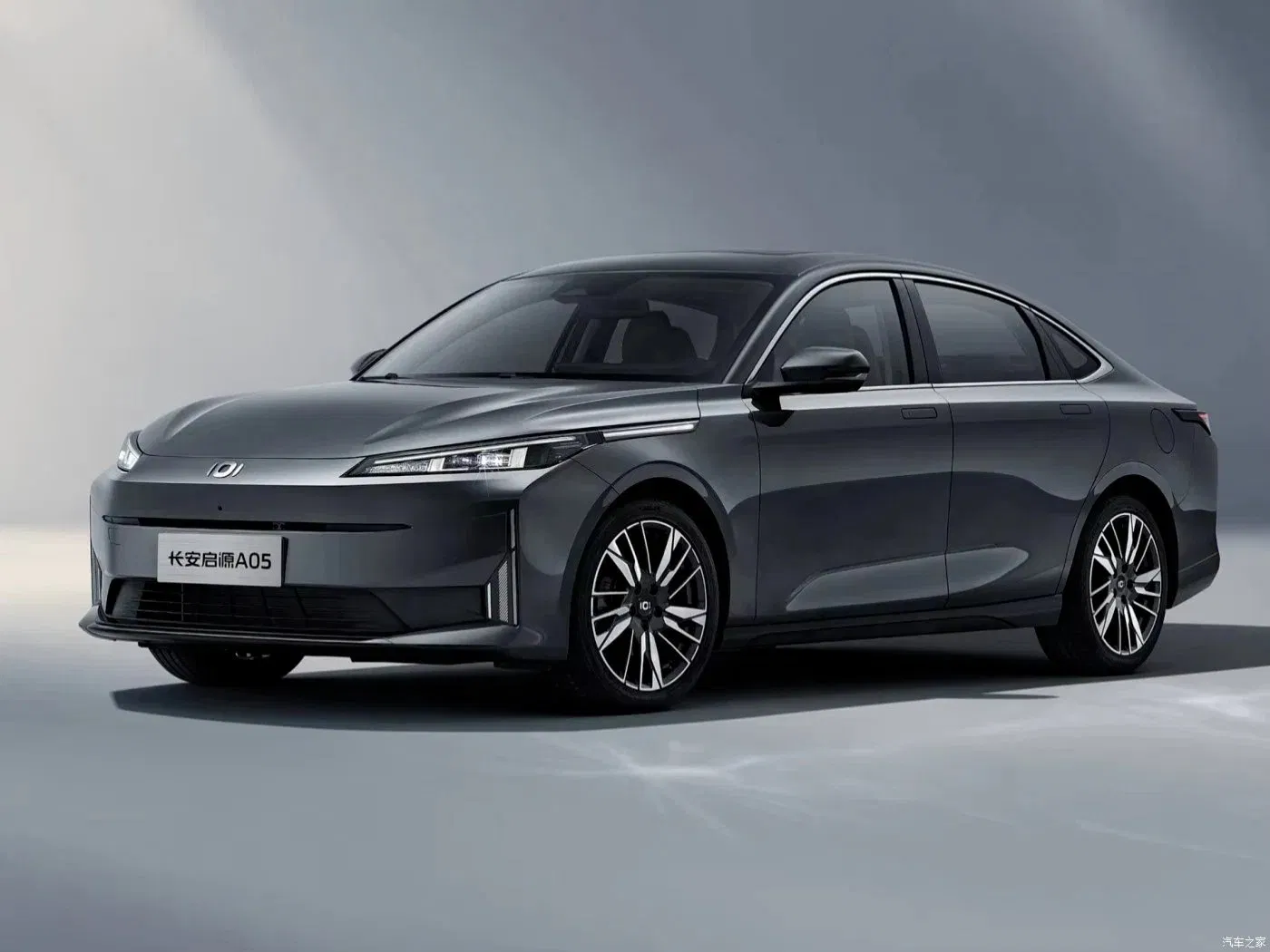 Changan Qiyuan Origen A05 Vehículo Eléctrico Híbrido Enchufable 1.5L Sedán de Nueva Energía Coche EV Estructura de Carrocería Hatchback de Dirección Izquierda