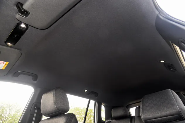 Detalle Maletero Toyota Bz3X