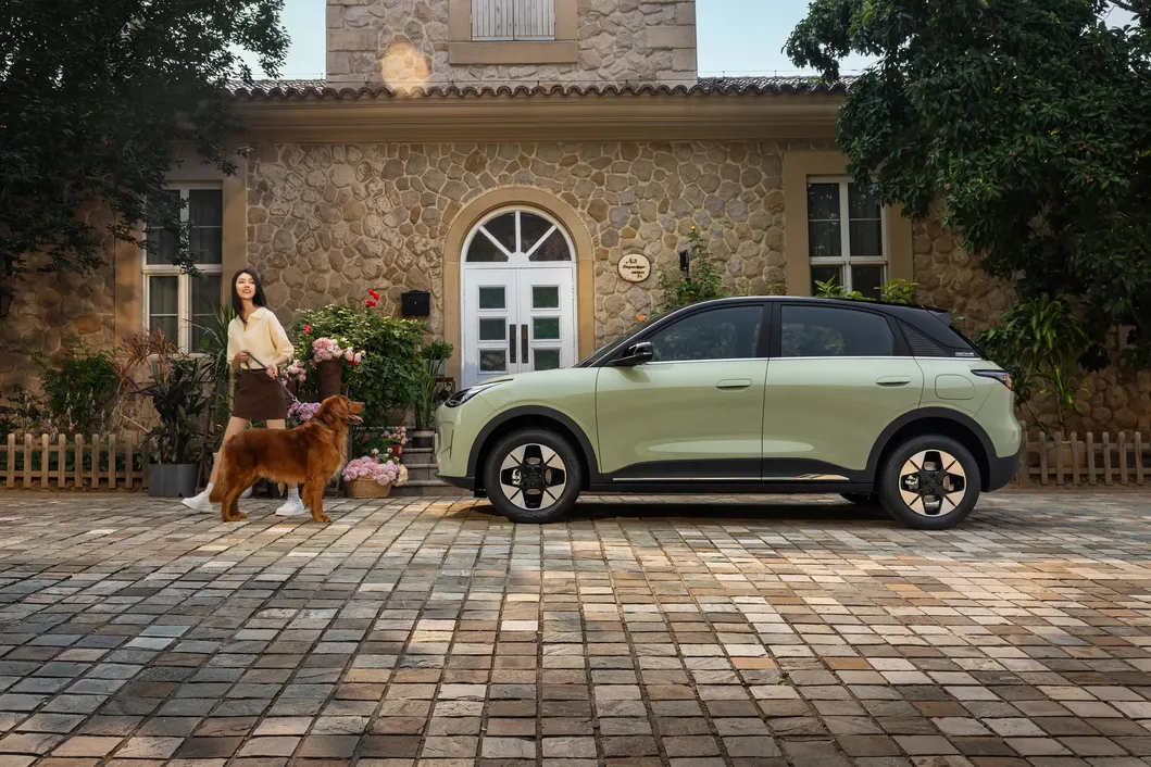 Coche eléctrico urbano compacto y ligero de nueva energía Geely Xingyuan