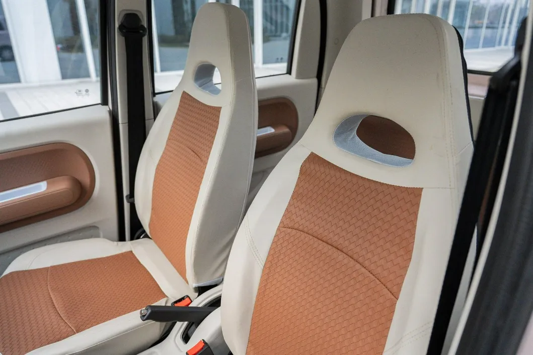 Coche Eléctrico Mini Asequible Nuevo Vehículo Automotor para Desplazamientos Urbanos Ecológicos con 5 Puertas