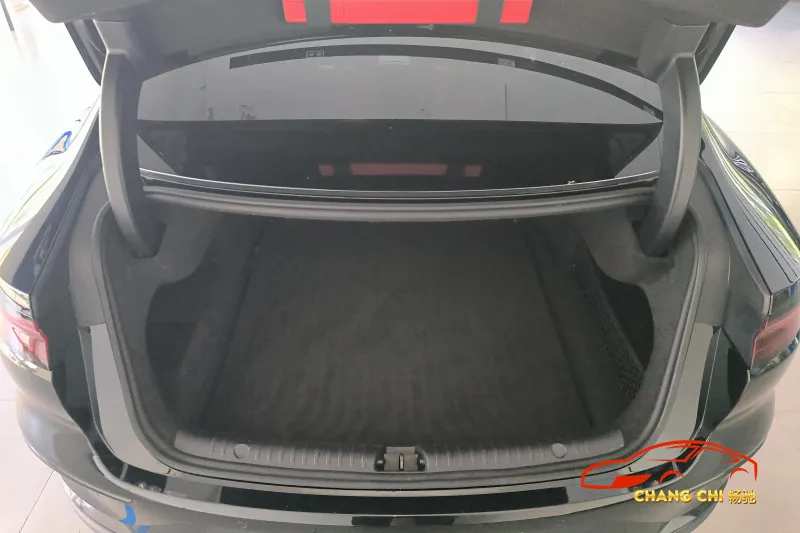 Detalle del sedán eléctrico