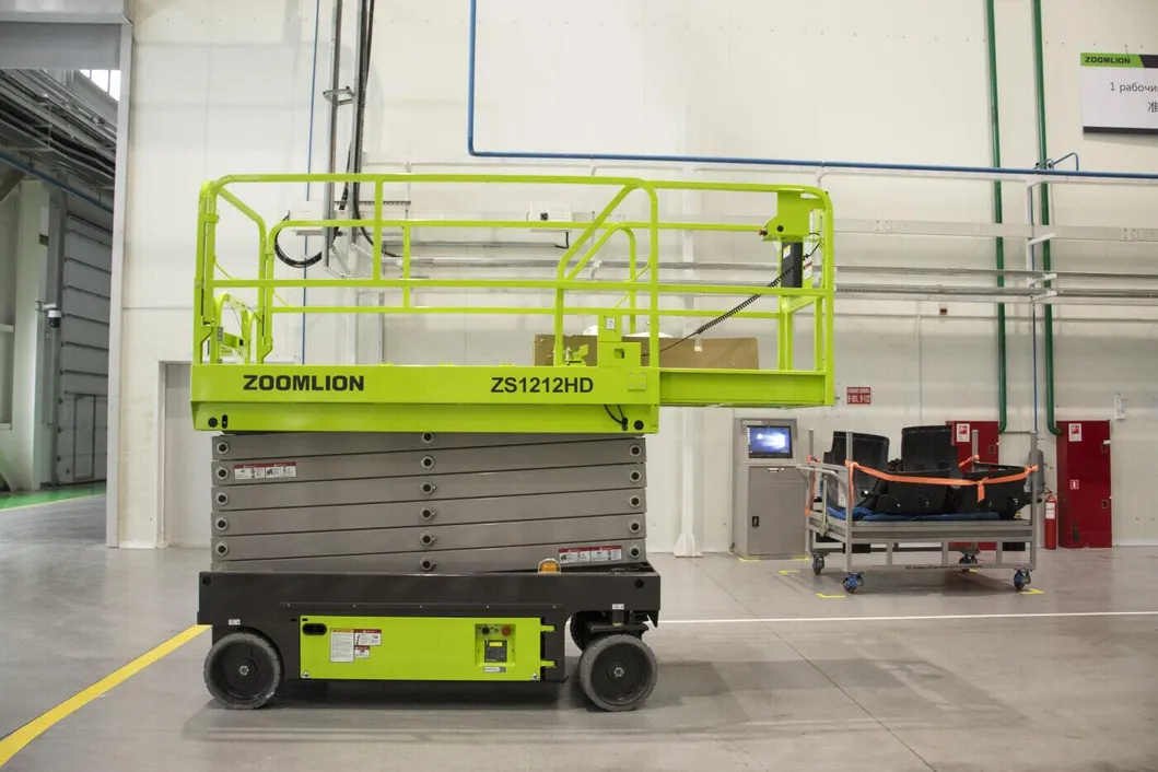 Plataforma de trabajo aérea de elevador de tijera hidráulico eléctrico Zs1212HD-Li 13.8m