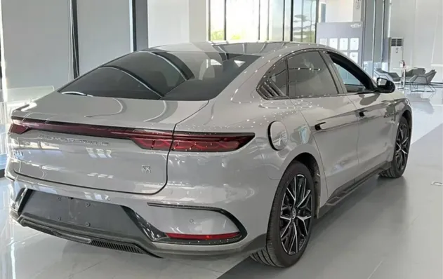 2025 Venta Caliente Byd Han Sedán Eléctrico EV Dm-I Nuevo Byd Han 2026 Bydlujo de Largo Alcance EV Fábrica China Venta al por Mayor Vehículo de Nueva Energía Con Volante a la Izquierda