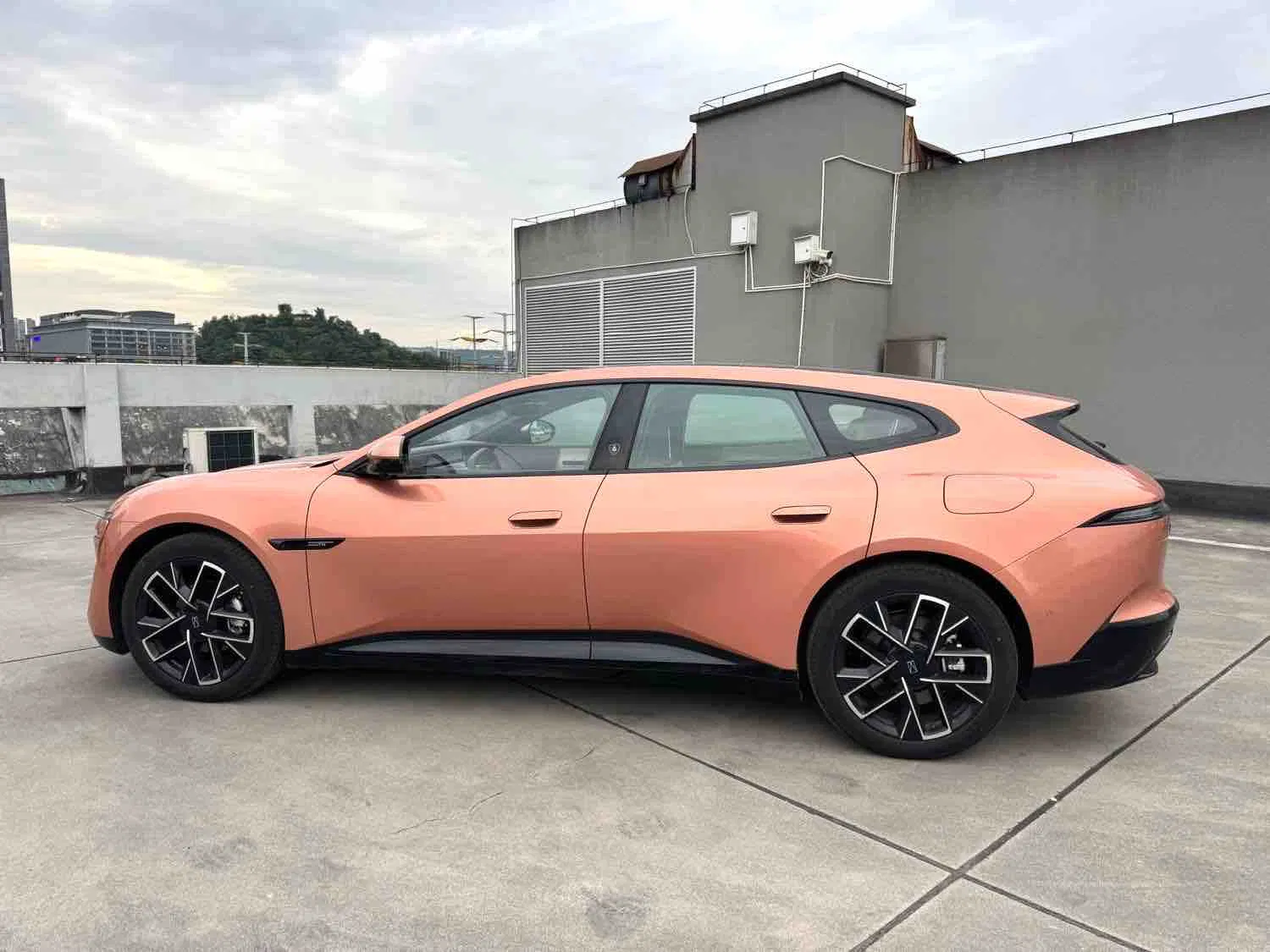Coche Usado de Bajo Kilometraje Coche Usado Avita 06t Coche Eléctrico Inteligente con Función de Estacionamiento Autónomo en Todos los Escenarios