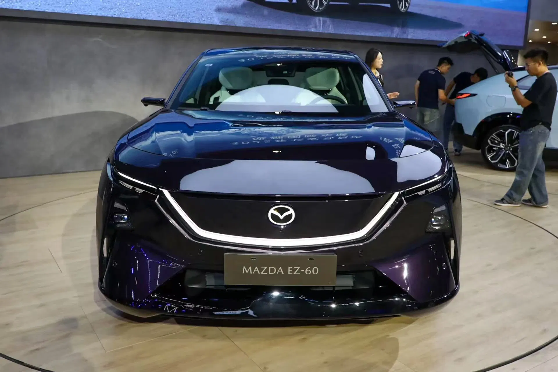 Coche Eléctrico Mazda Ez-60 Precio Barato aprobado China Coche Eléctrico Innovador