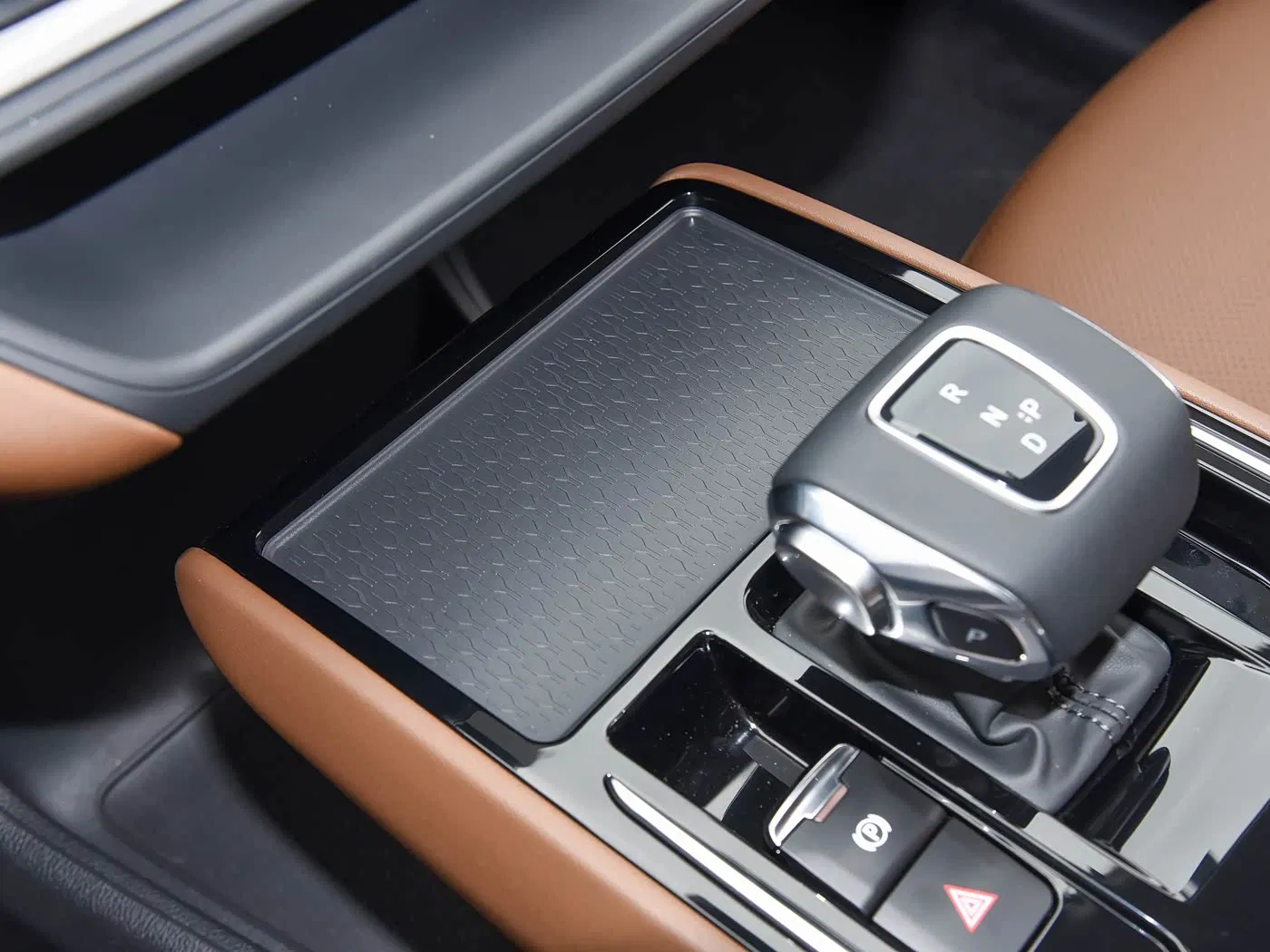 Contenedor Izquierdo Hongqi 5040×1910×1569 mm Coche Sedán Conectado Inteligente de China Eqm5