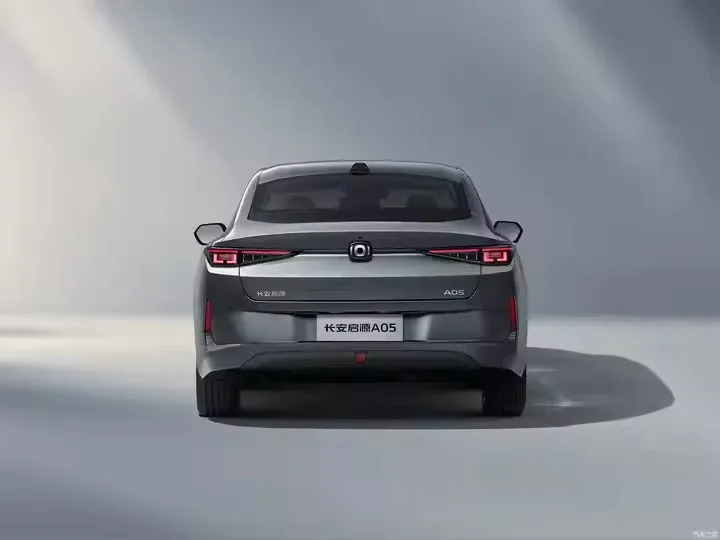 Changan Qiyuan Origen A05 Vehículo Eléctrico Híbrido Enchufable 1.5L Sedán de Nueva Energía Coche EV Estructura de Carrocería Hatchback de Dirección Izquierda