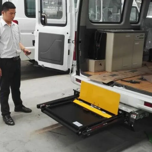 Elevador de silla de ruedas certificado CE para ayudar al pasajero a subir al vehículo