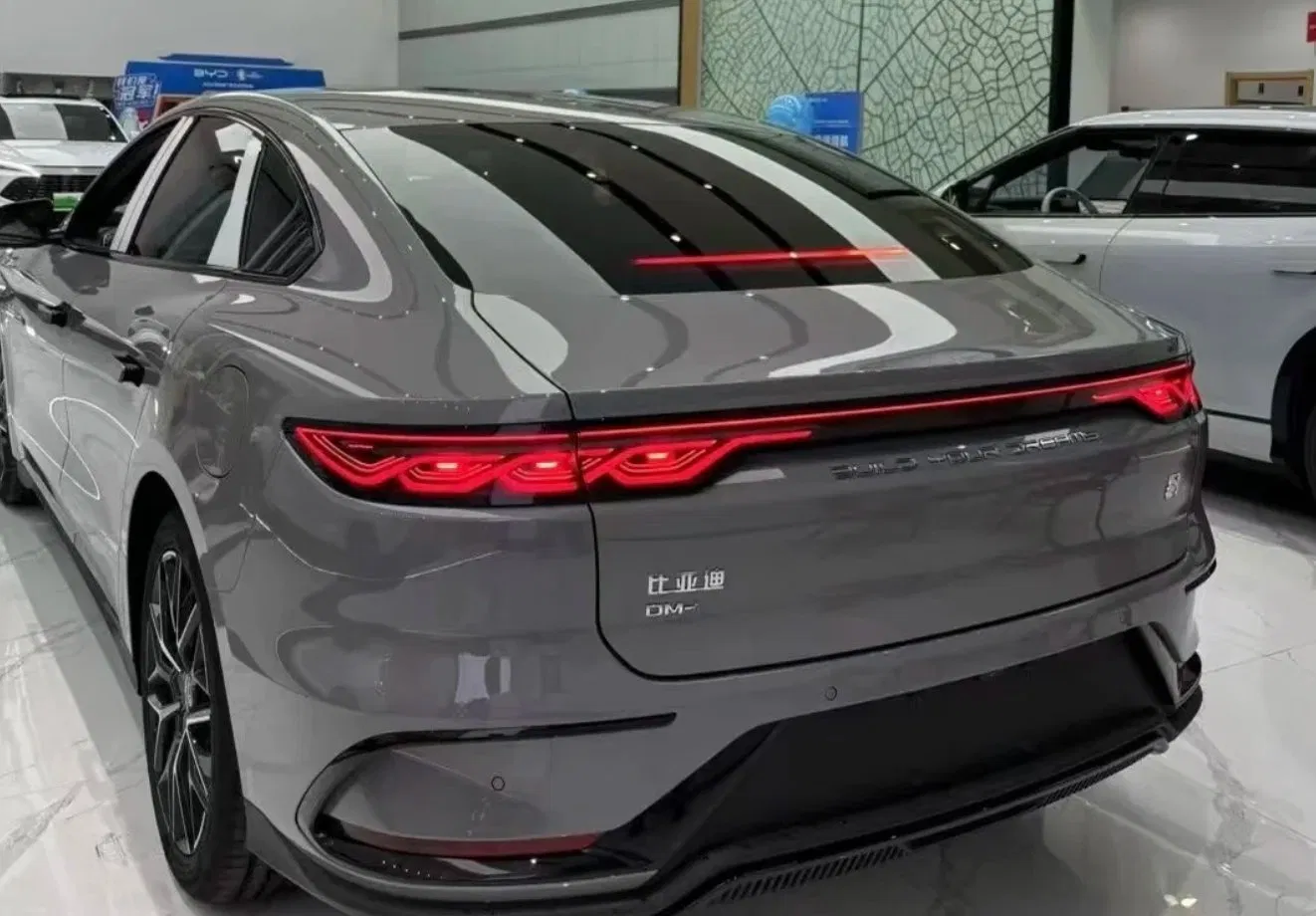 2025 Venta Caliente Byd Han Sedán Eléctrico EV Dm-I Nuevo Byd Han 2026 Bydlujo de Largo Alcance EV Fábrica China Venta al por Mayor Vehículo de Nueva Energía Con Volante a la Izquierda
