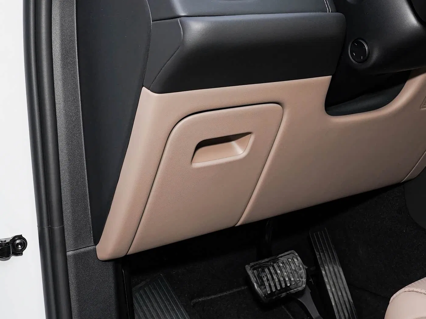 330kw / 449HP Precio de fábrica versátil 5-Seater Vehículo eléctrico para flota