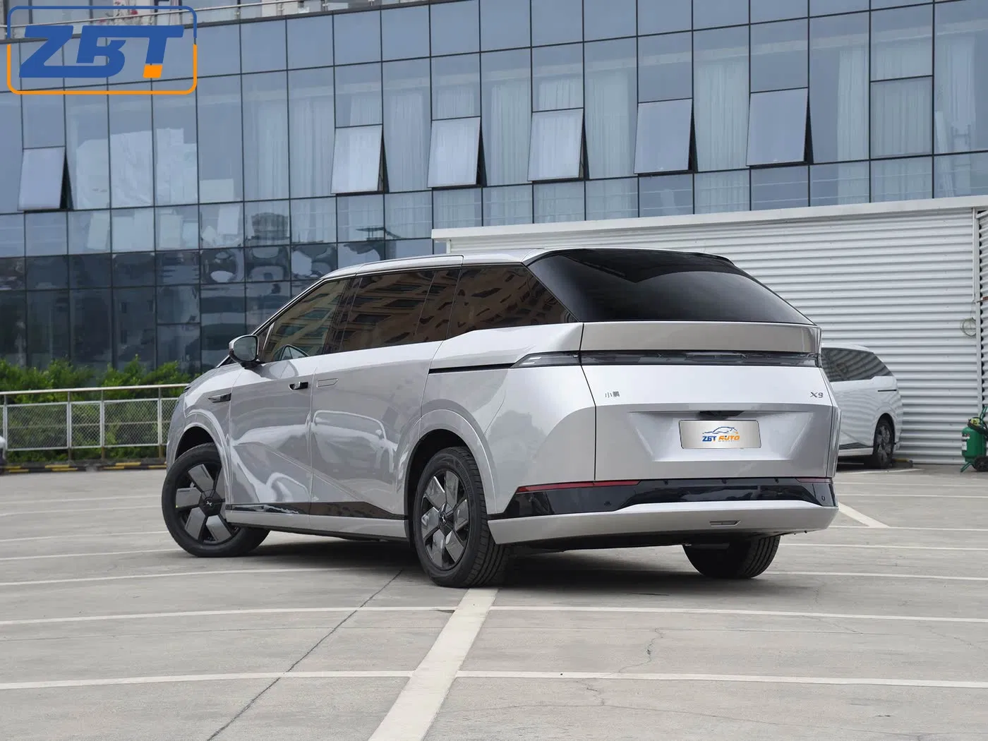 2025 Modelo Energía Lujo Vehículo Eléctrico Xpeng X9 402 Km 4WD 7-Seater Coche Eléctrico Nuevo Xpeng X9 con Optimización de Largo Alcance