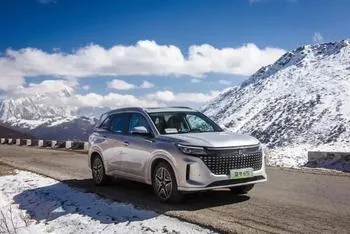 SUV compactos híbridos eléctricos